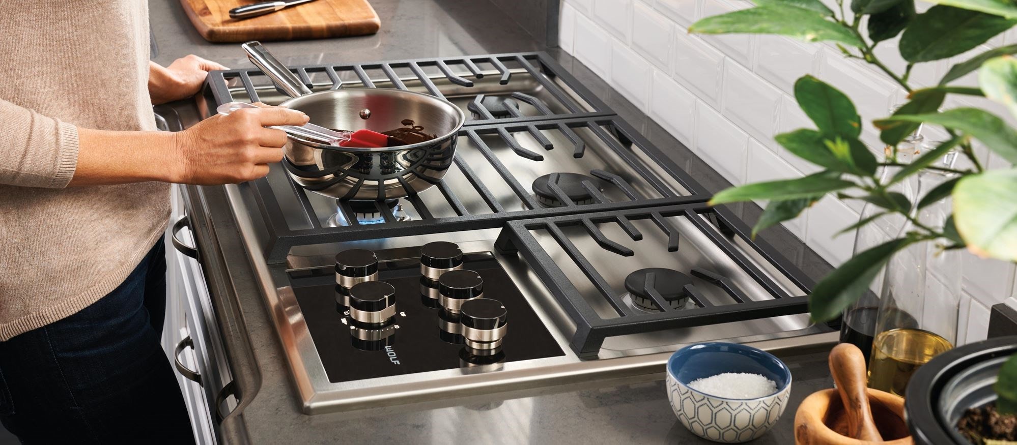 Wolf 36&quot; Transitional Gas Cooktop - 5 Burners (CG365T/S)