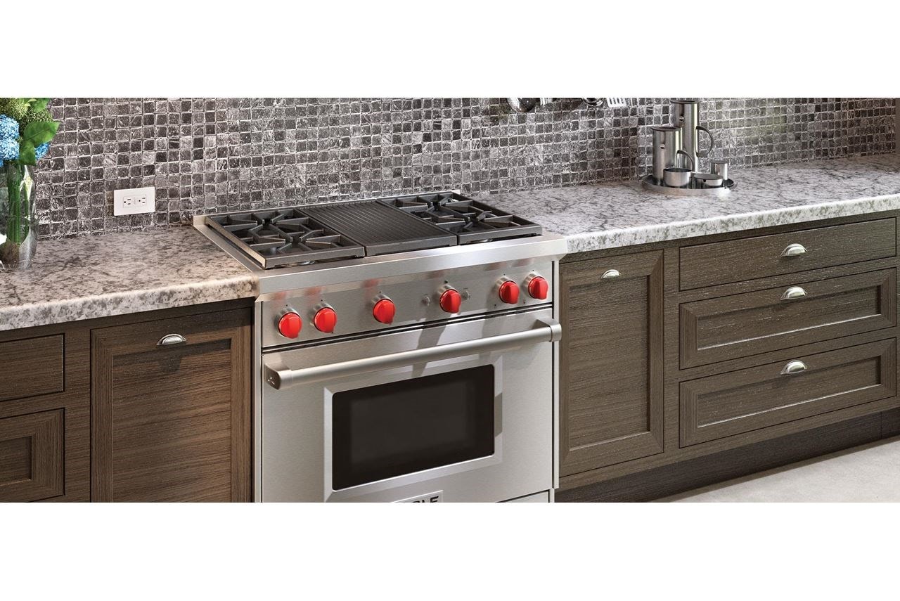 Wolf R364C - 36 Professional Nat. Gas Range 4 Burners Grill Broil  Convection