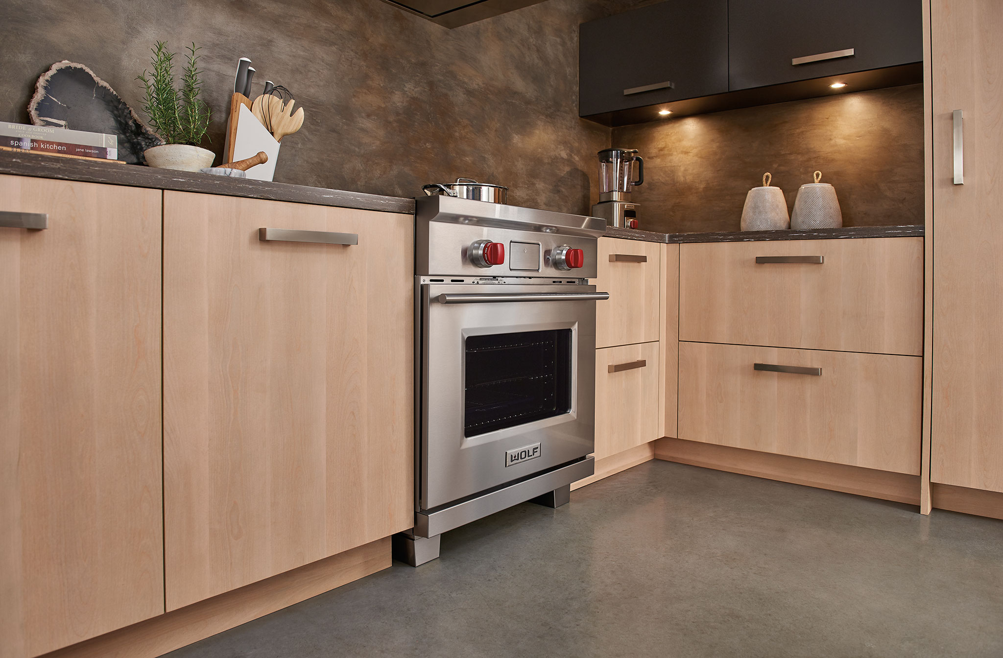 Legacy Model 30" Transitional Induction Range IR304TE/S/TH Wolf