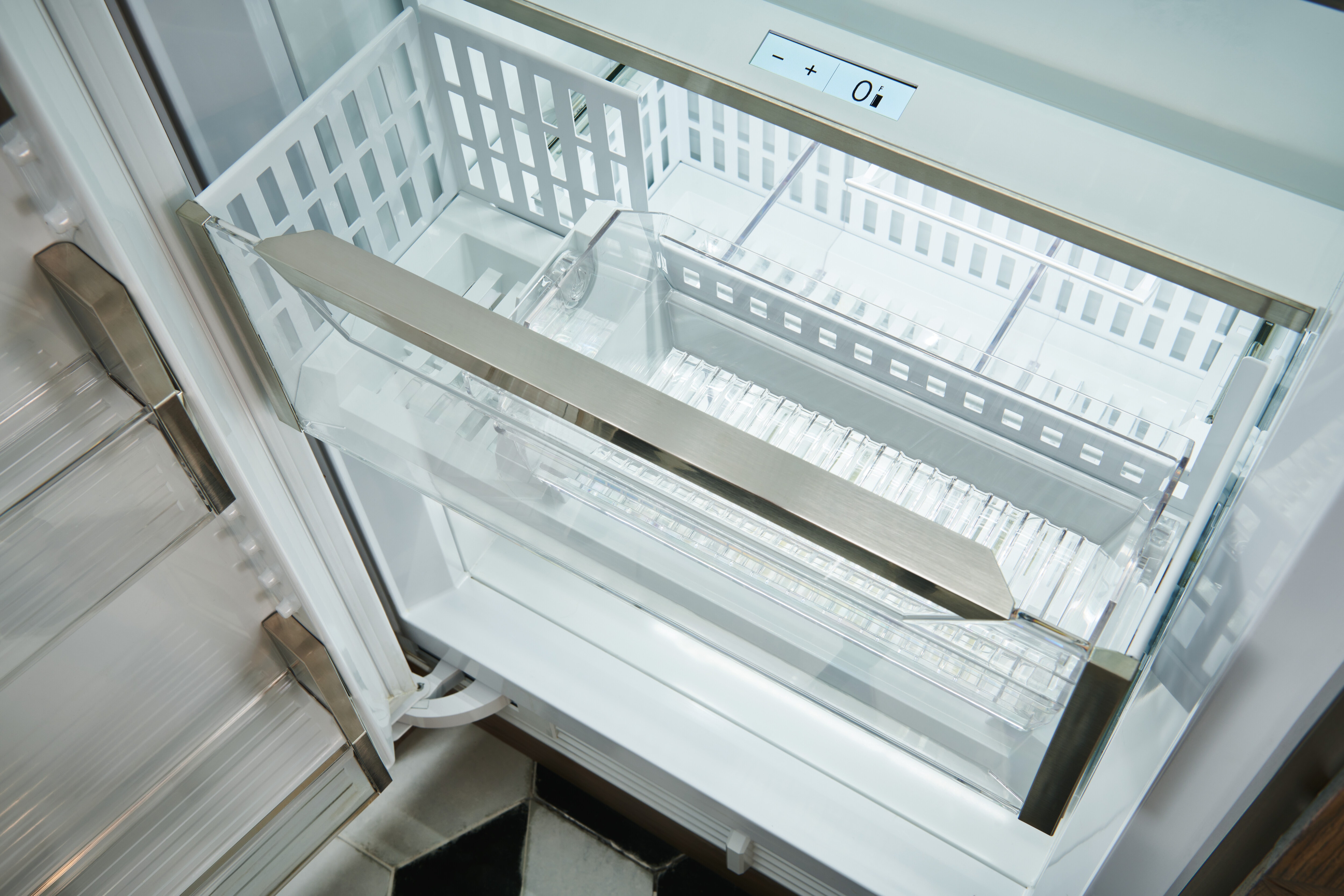 Sub-Zero 30 Inch Freezer Column with Ice Maker (DEC3050FI)