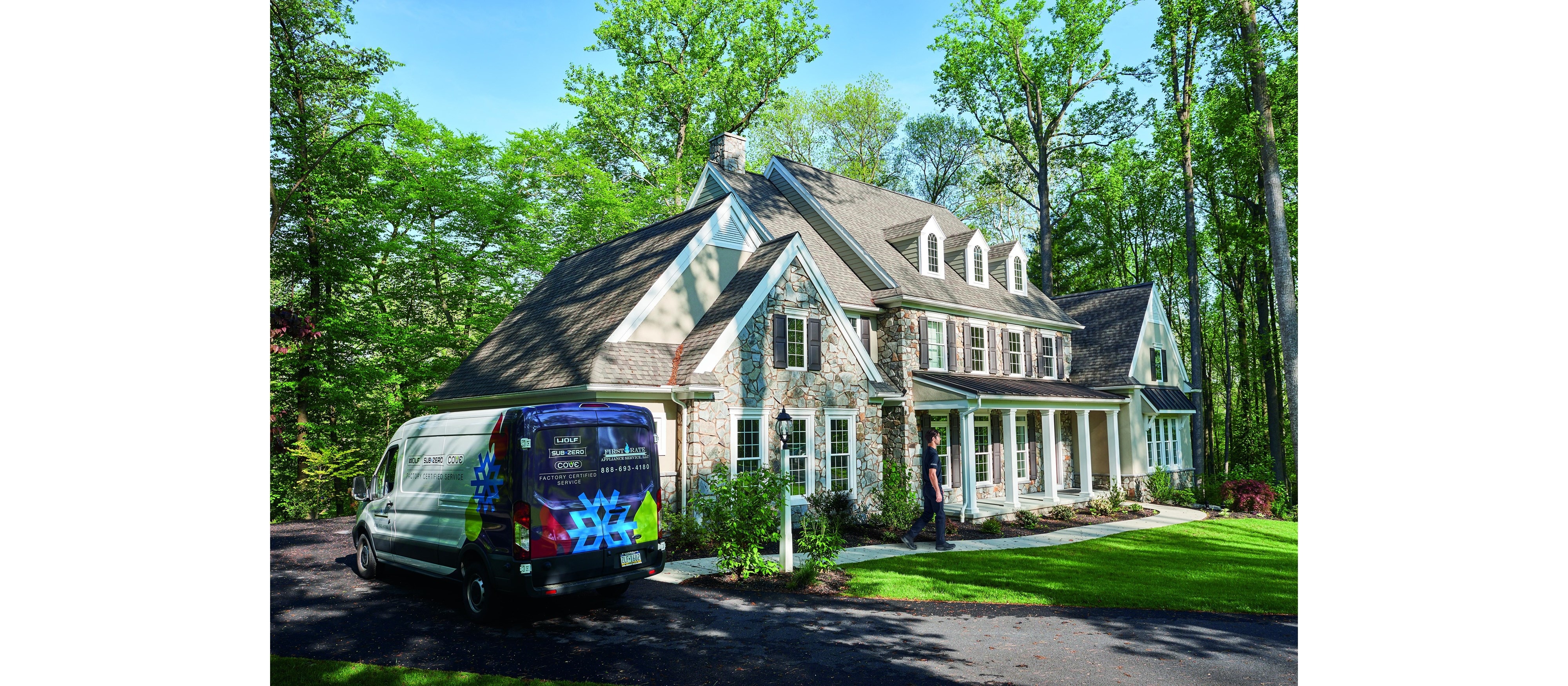 Sub-Zero, Wolf et Cove Factory Certified Programs guarantee installation, service and parts of the same caliber as our appliances ensuring you receive a white-glove experience.