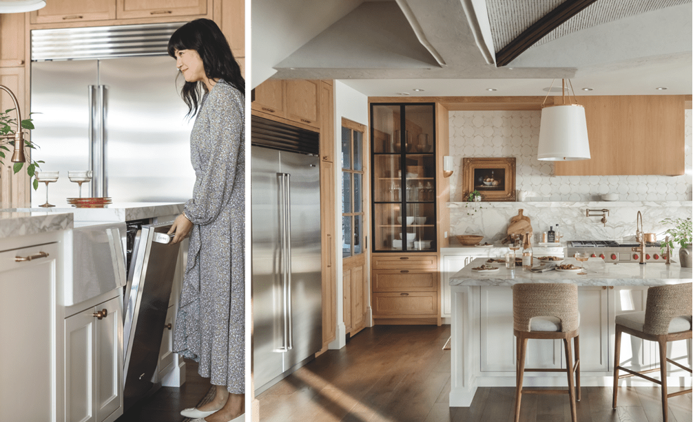Lave-vaisselle Cove en acier inoxydable illustré avec la porte ouverte dans une cuisine contemporaine