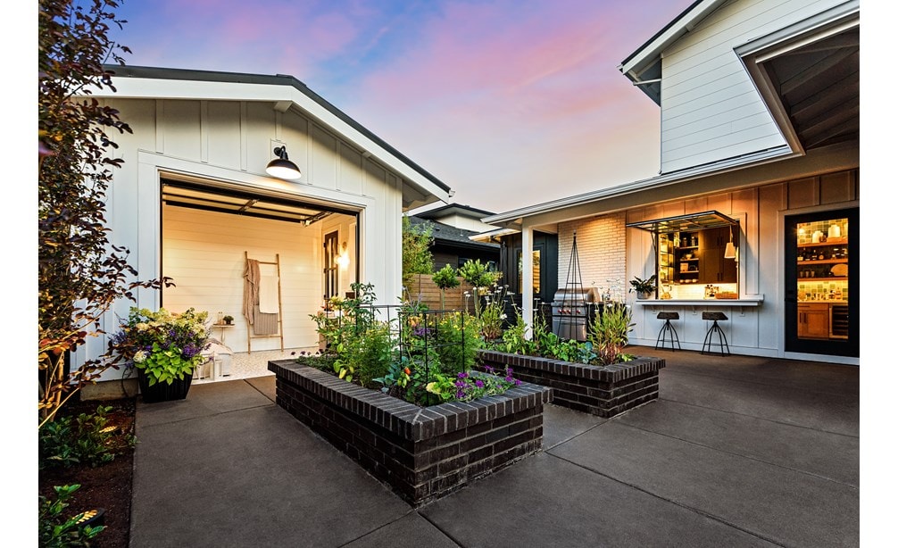 Farm to Table Juice Bar & BBQ Porch by Lynnette Sandgren