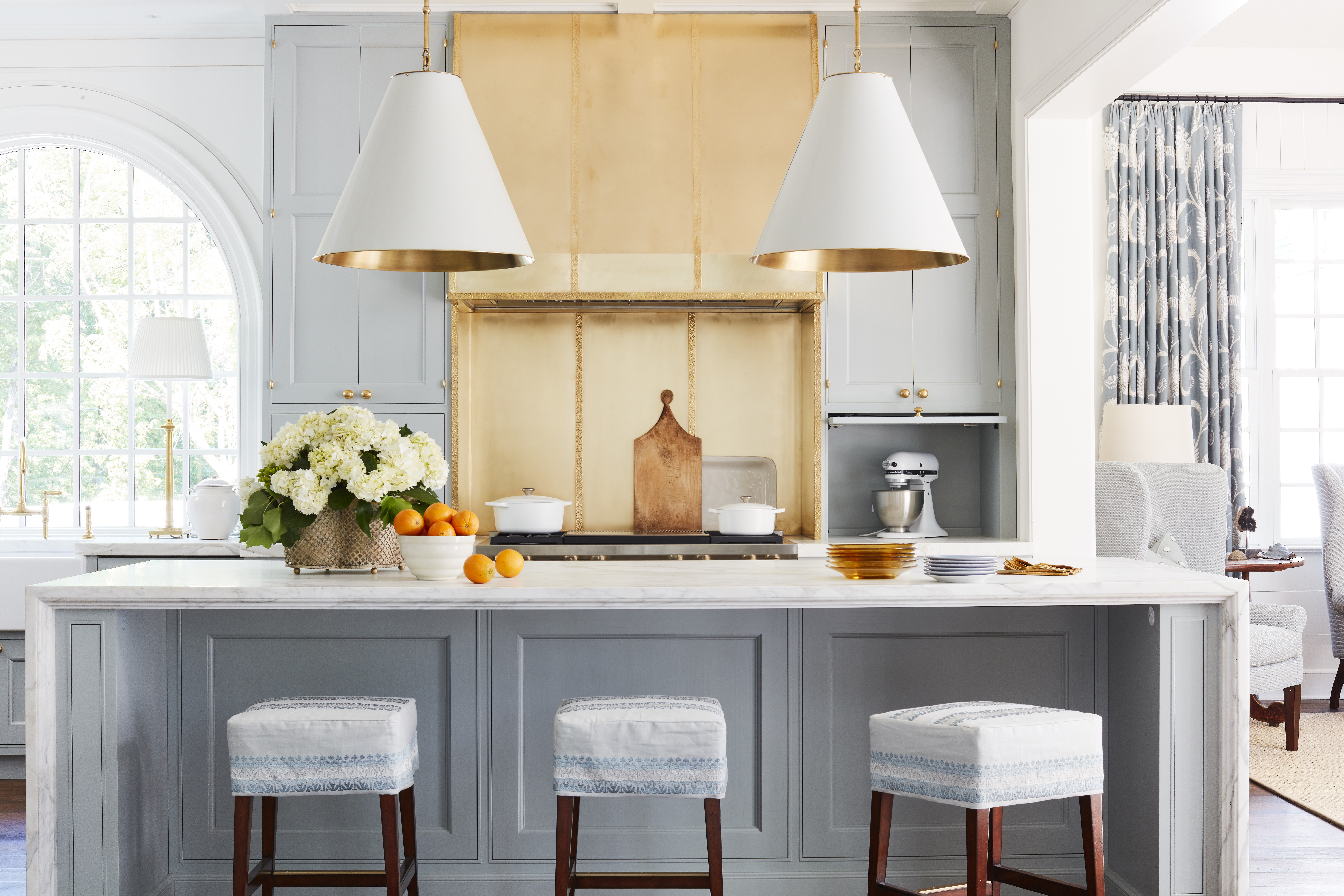A winning kitchen from celebrated designer Matthew Quinn melds classic style with innovative composition