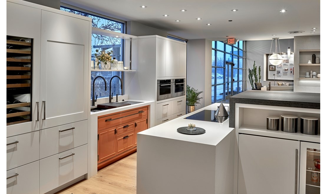 The majority of the Sub-Zero, Wolf, and Cove Showroom located in Glendale Heights was designed by Doug Durbin, the award-winning co-owner and Design Director of Chicago’s nuHaus.