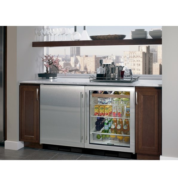 Sub-Zero 24" Undercounter Beverage Center (UC-24BG/S) paired with 24" Undercounter Wine Storage (424G/O) featuring stainless steel door