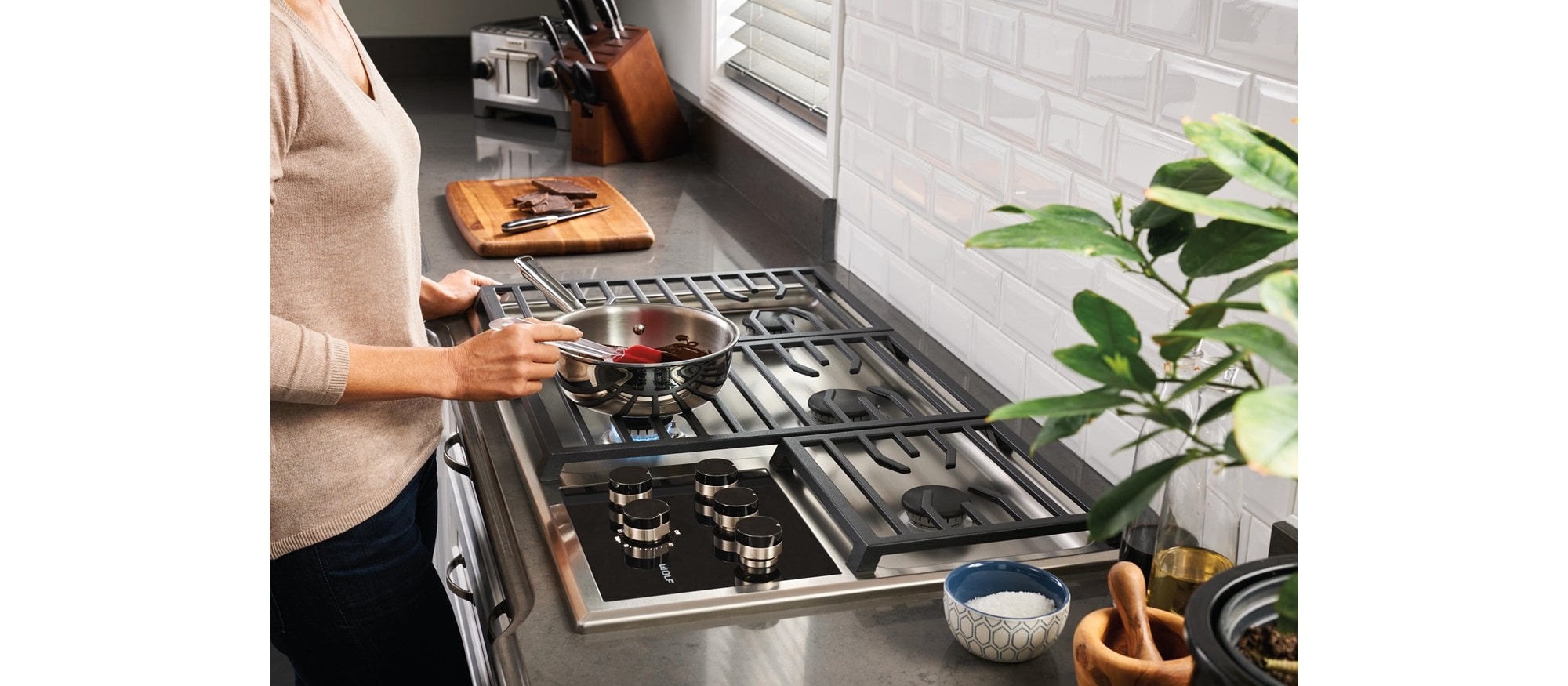 Wolf 36" Transitional Gas Cooktop - 5 Burners (CG365T/S)