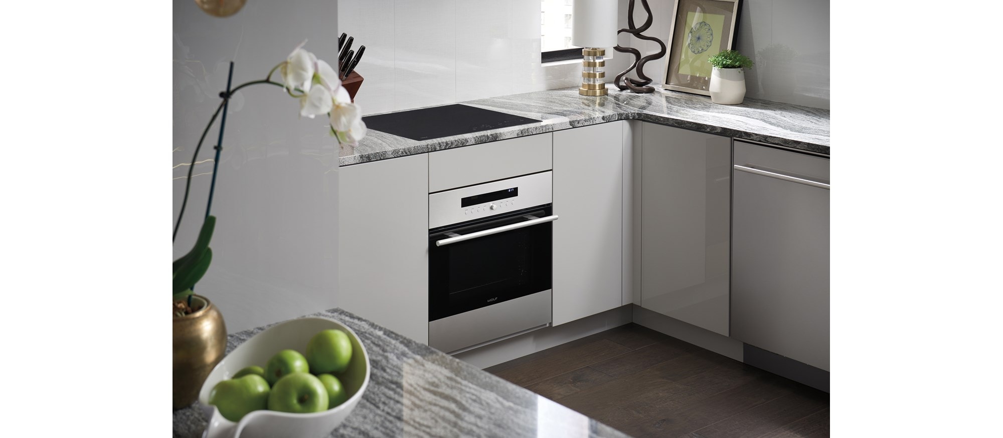 Wolf 24" Contemporary Induction Cooktop (CI243C/B)