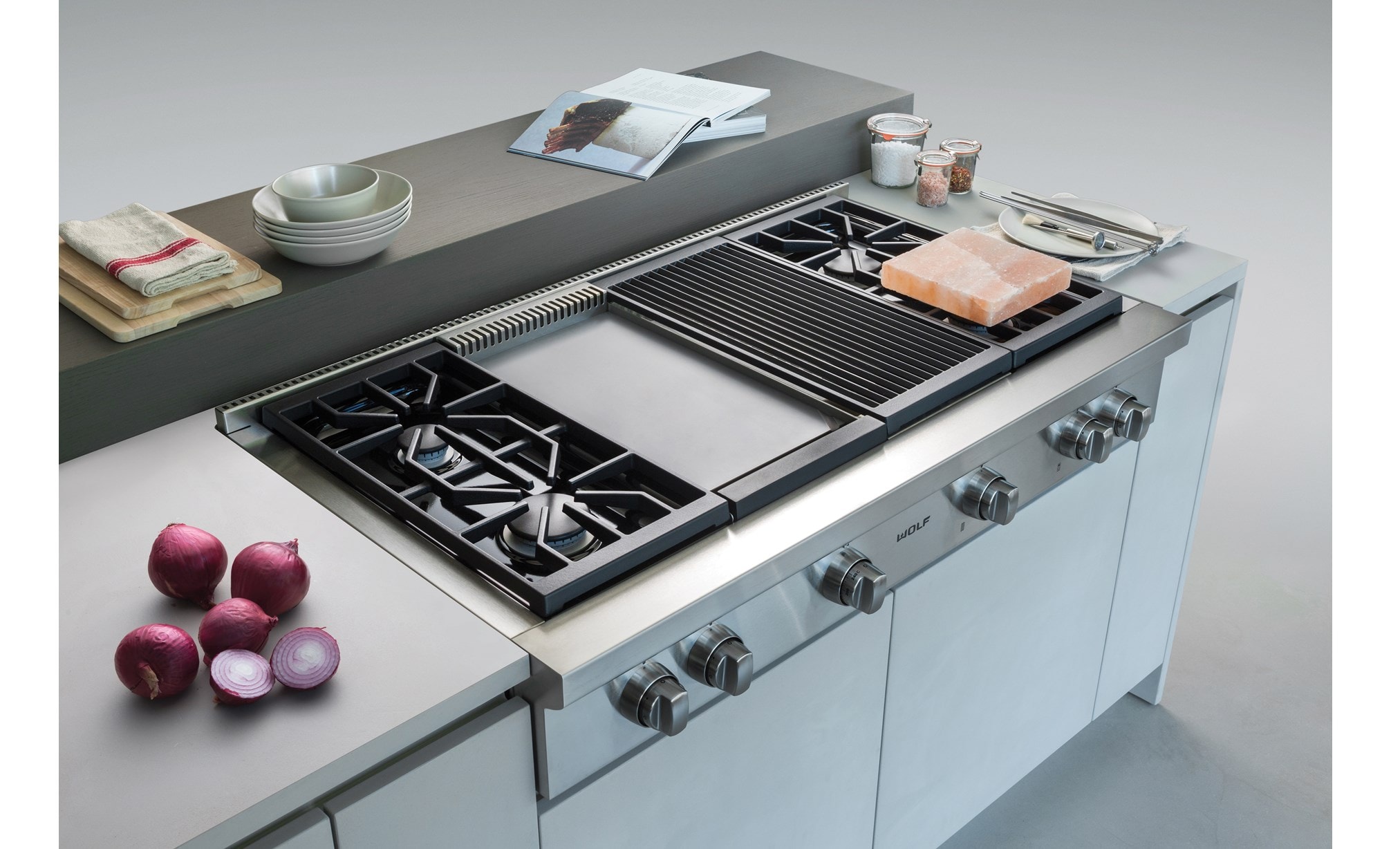The Wolf 48" Sealed 4 Burner Rangetop Infrared Charbroiler and Griddle (SRT484CG) has the ability to expertly fit any cooking space