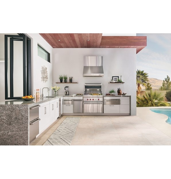 Wolf Outdoor grilling brings legendary performance to your ideal outdoor space.