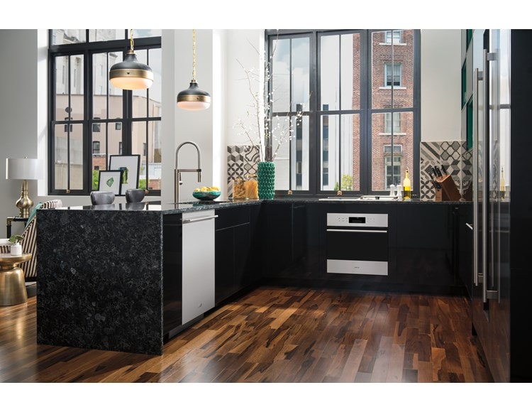 Wolf 24" E Series Transitional Classic Single Oven (SO24TE/S/TH)