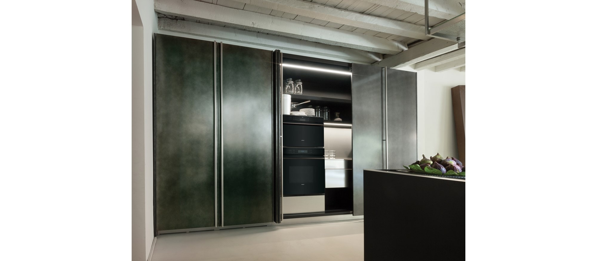 Wolf 30" E Series Contemporary Classic Single Oven (SO30CE/B/TH)