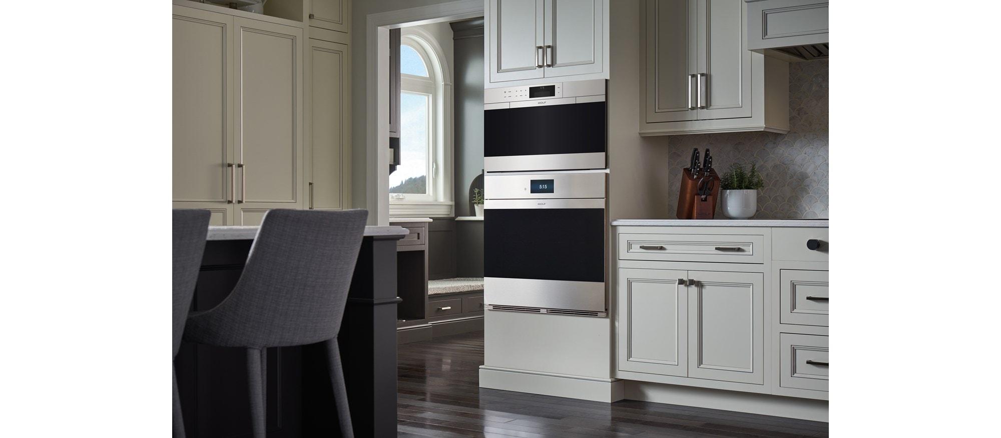 Wolf 30" M Series Contemporary Convection Steam Oven (CSO30CM/B/TH) with Black Handle