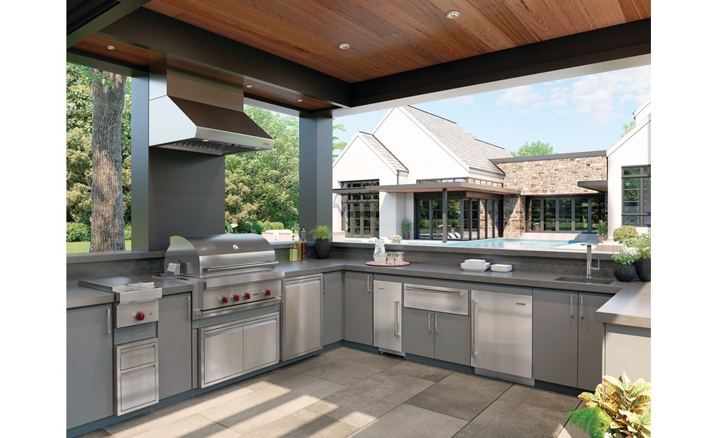 The Sub-Zero 15" outdoor ice maker (UC-15IO) is the perfect complement to your outdoor kitchen space.