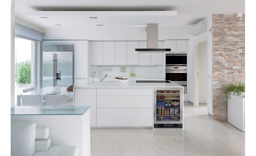 Wolf 36" Contemporary Induction Cooktop (CI365C/B) set in large kitchen featuring smooth cabinets with 42" Cooktop Island Hood (VI42B)