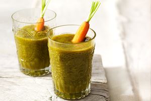Carrot Apple and Ginger Smoothie
