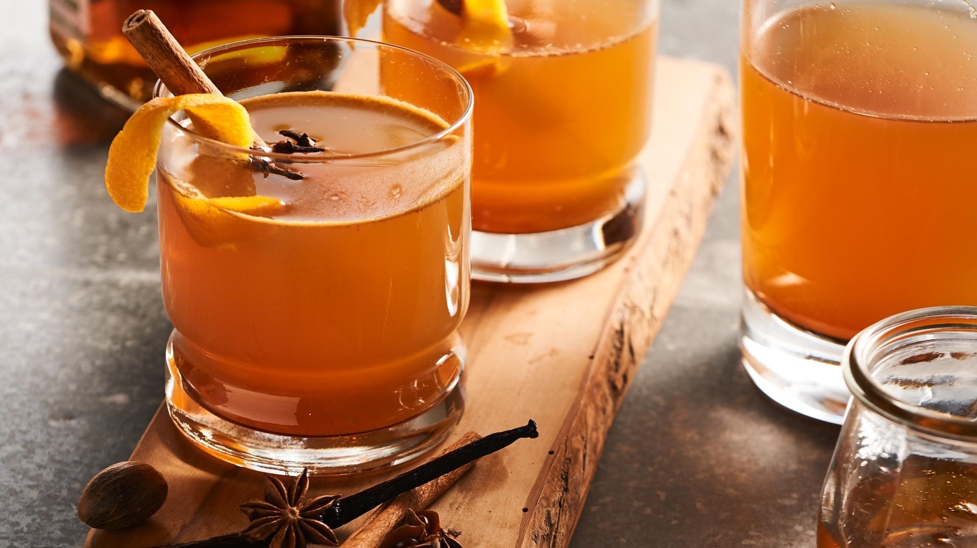 The Wolf Vacuum Seal Drawer infuses enough cheer to last the year with this holiday mulled cider.
