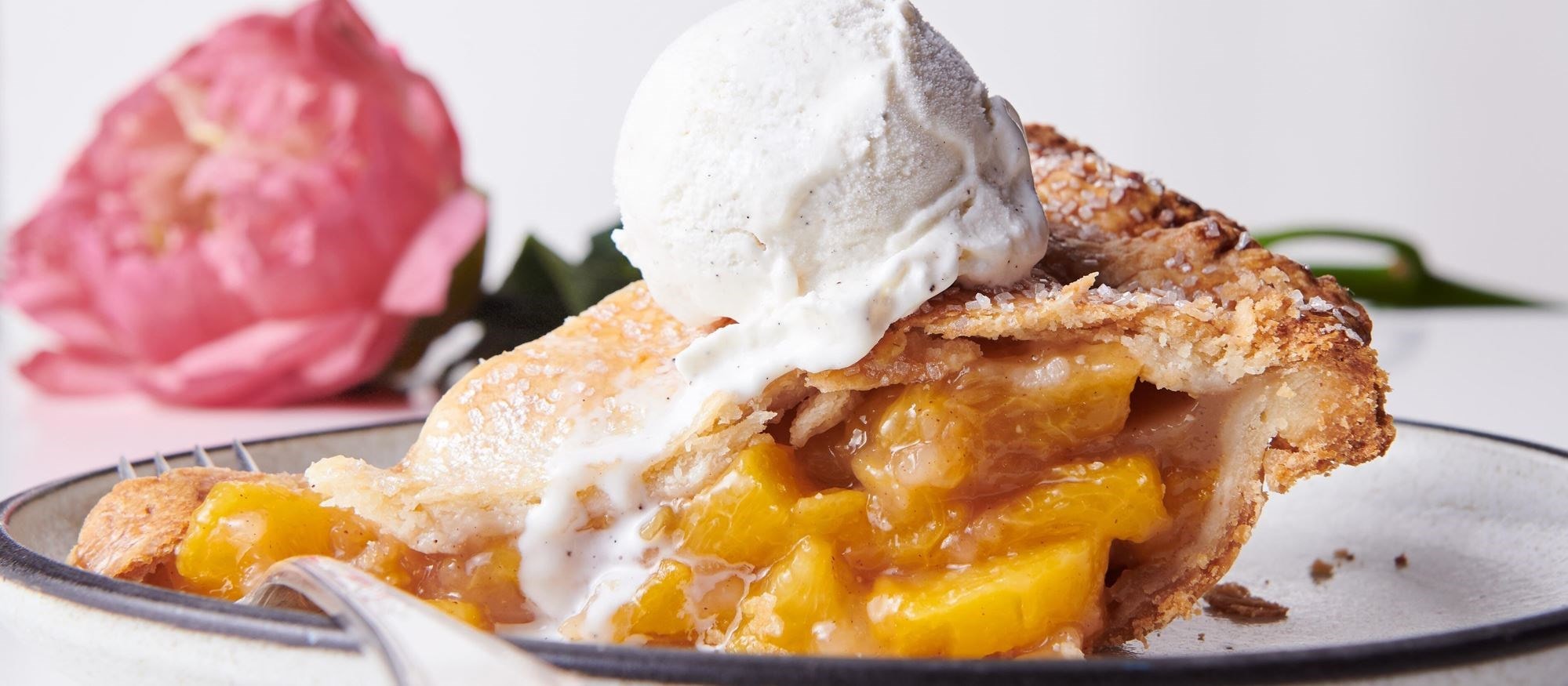 Easy and delicious Peach Pie recipe using the Gourmet Mode setting of your Wolf Oven