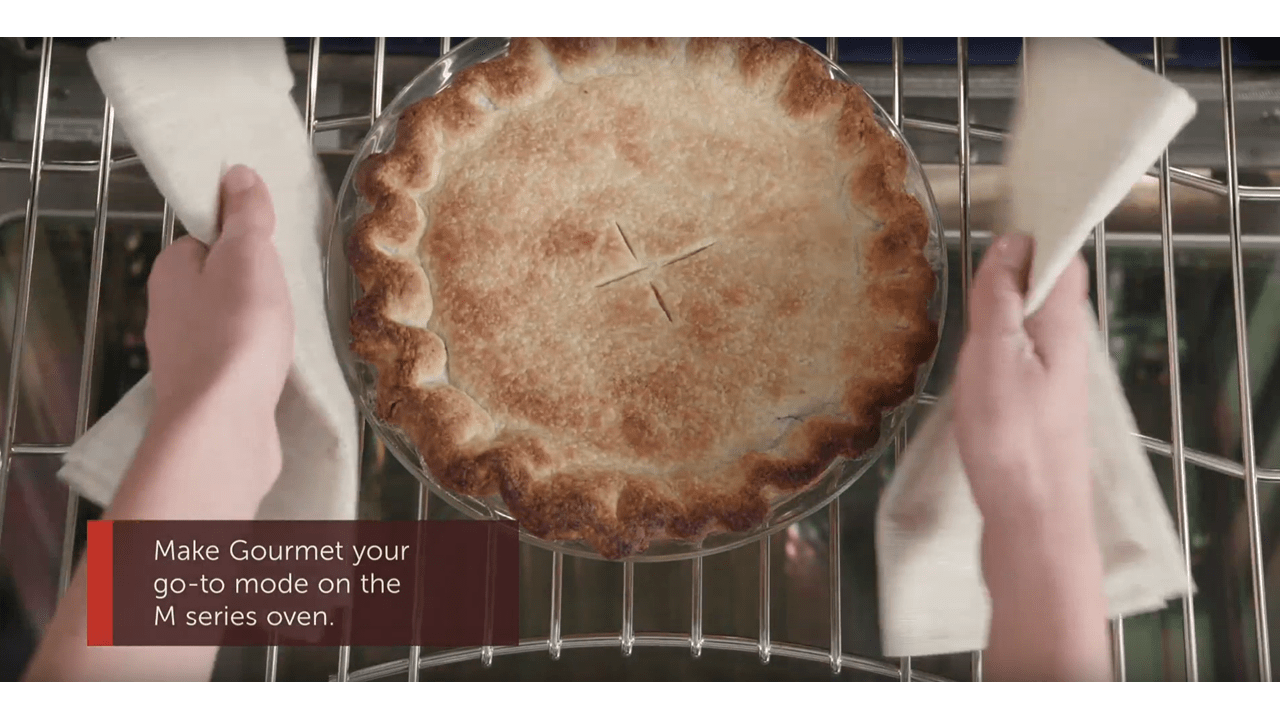 Wolf M Series Oven - Gourmet Mode - Mixed Berry Pie
