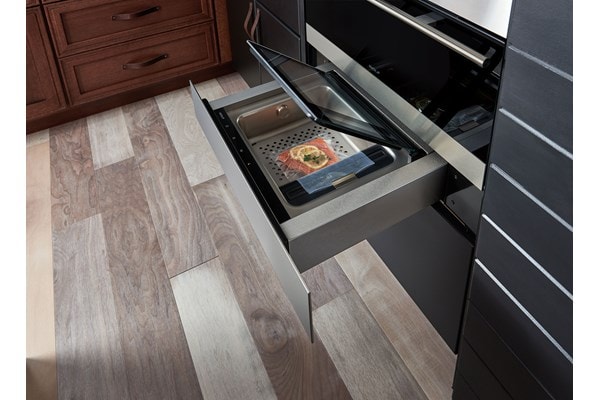 140067SZF_EC24_CloseUp_Talent_G7C1_300_psd