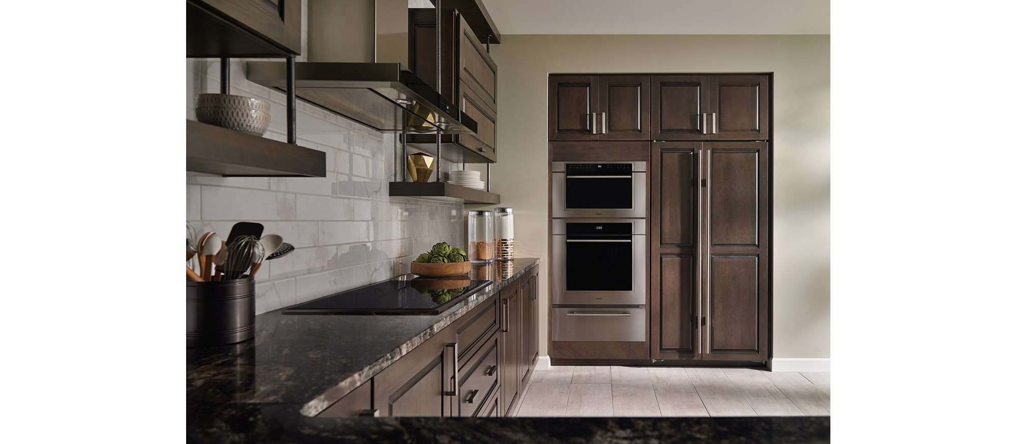 Wolf 30" M Series Transitional Drop-Down Door Microwave Oven (MDD30TM/S/TH)