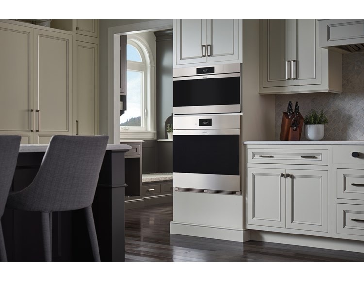 Wolf 30" M Series Contemporary Stainless Steel Single Oven (SO30CM/S)