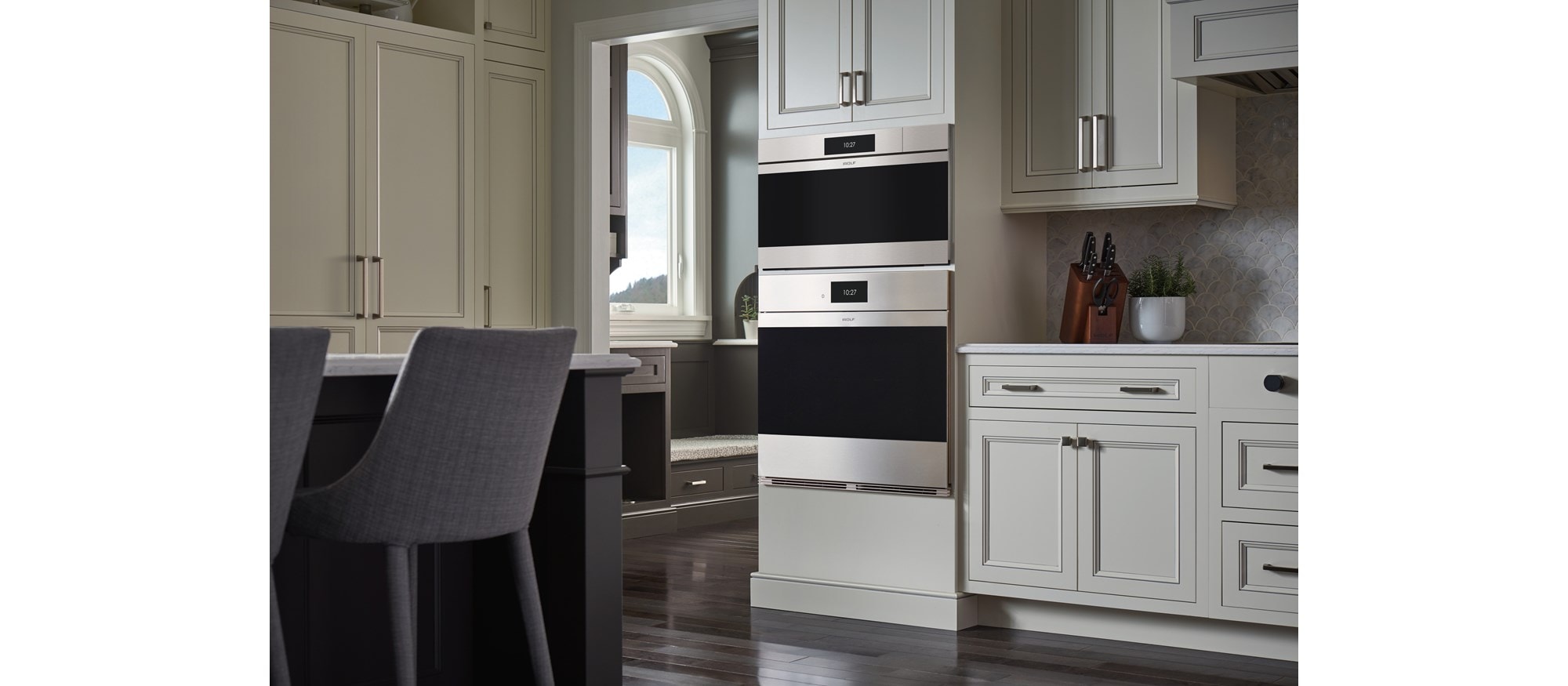 Wolf 30" M Series Contemporary Stainless Steel Single Oven (SO30CM/S)