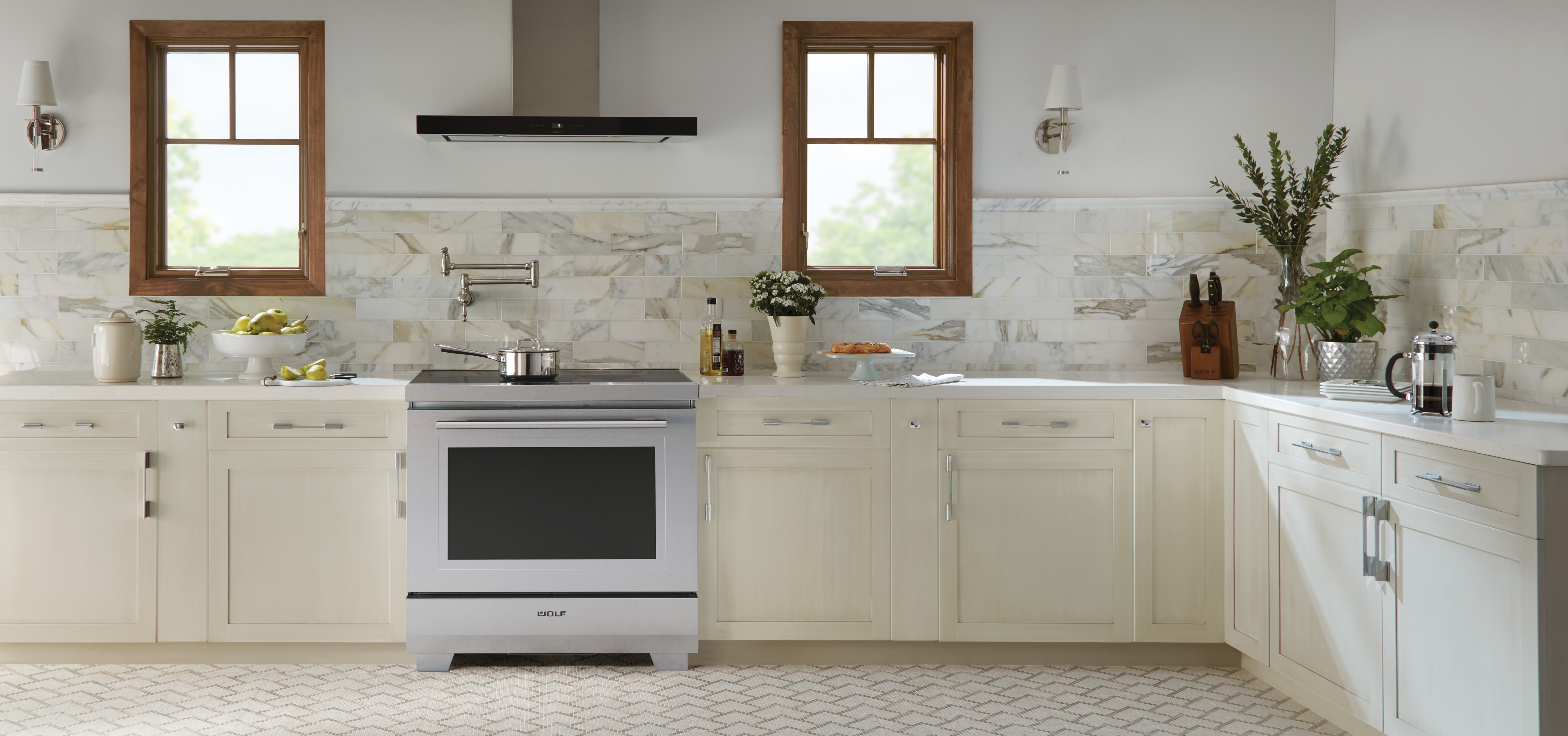 Wolf 36" Cooktop Wall Hood Black (VW36B)