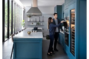 Showroom customers exploring the smooth opening and closing capabilities of a Wolf Built In Oven 