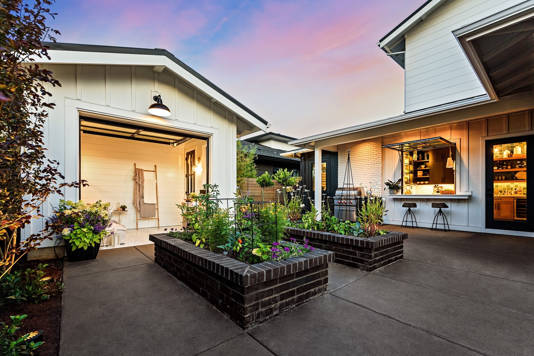 Farm to Table Juice Bar & BBQ Porch by Lynnette Sandgren