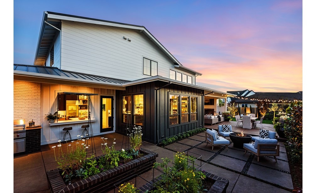 Farm to Table Juice Bar & BBQ Porch by Lynnette Sandgren