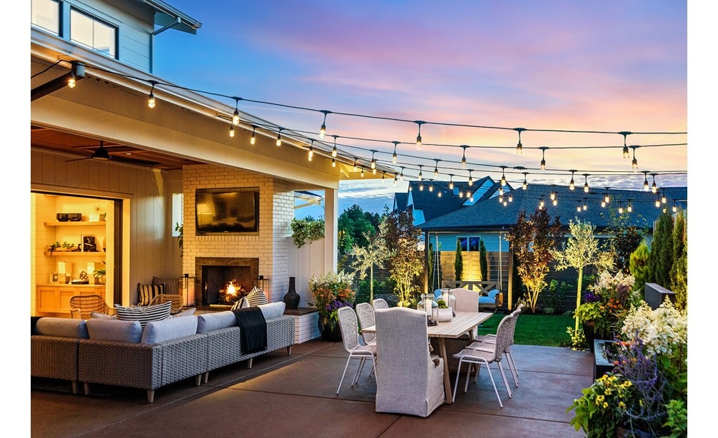 Farm to Table Juice Bar & BBQ Porch by Lynnette Sandgren