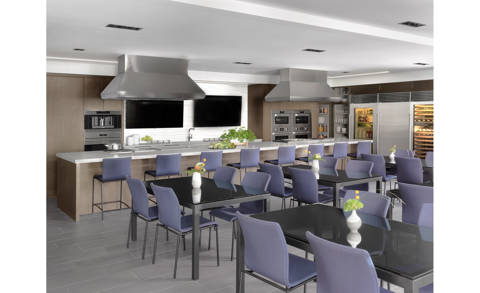 Explore a full range of luxury appliances in a variety of styles at the Sub-Zero, Wolf and Cove Showroom in St. Louis, Missouri