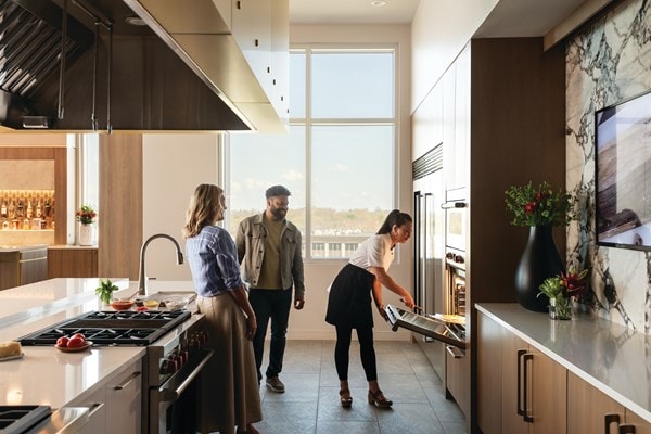 Visite d'une salle d'exposition d'appareils de cuisine Sub-Zero, Wolf et Cove