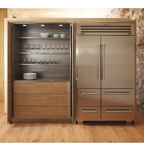 Le réfrigérateur congélateur Sub-Zero PRO de 48 po avec machine à glaçons est présenté dans un design compact et peu encombrant.