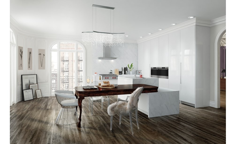 Le dessus de cuisinière Wolf 30 po à 4 brûleurs scellés (SRT304) se fond parfaitement dans un espace de cuisine ouverte contemporain d'un blanc éclatant.