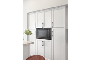 Four à micro-ondes à ouverture standard