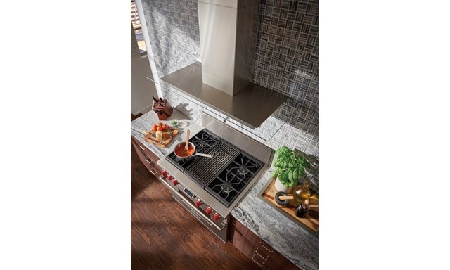 Wolf 36" Dual Fuel Range 4 Burner Infrared Charbroiler (DF364C) Cooktop