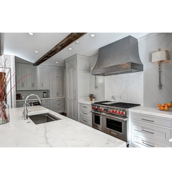 The Wolf 48" Dual Fuel Range 6 Burner Infrared Griddle (DF486G) with Sub-Zero 36" Designer Over Under Refrigerator Internal Dispenser (IT-36RID)