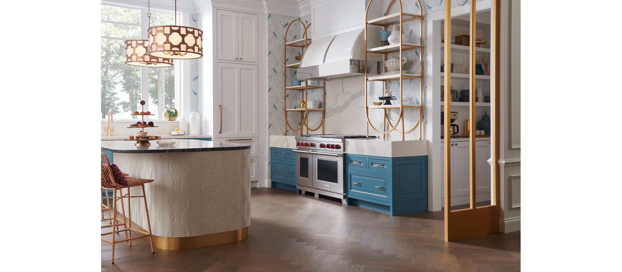 Cuisinière mixte Wolf 48 po à 4 brûleurs avec grilloir infrarouge et plaque à frire infrarouge (DF48450CG)