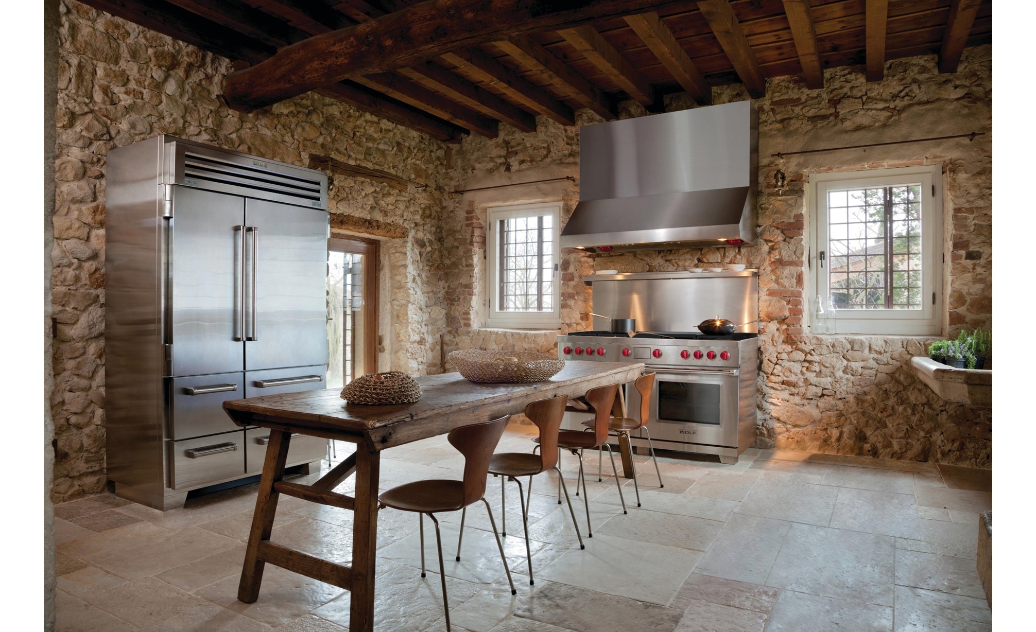 Cuisinière mixte Wolf 60 po à 6 brûleurs avec grilloir infrarouge et plaque à frire infrarouge (DF60650CG)