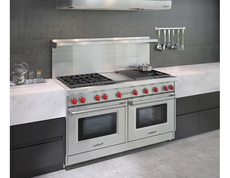 Cuisinière au gaz Wolf 60 po avec 6 brûleurs avec grilloir infrarouge et plaque à frire infrarouge (GR606CG)