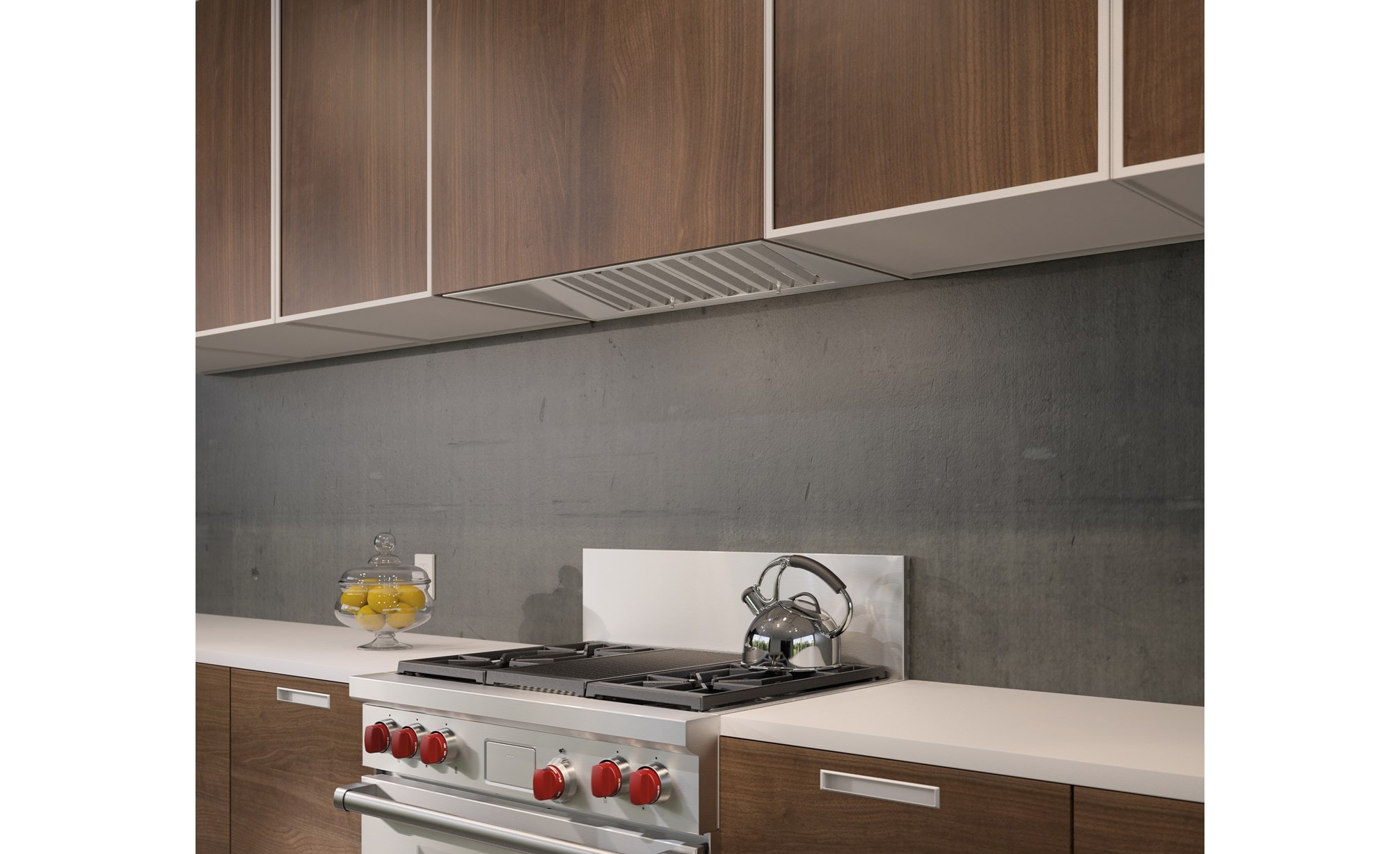 Doublure de hotte Wolf 34 po Pro de 22 po de profondeur (PL342212) avec cuisinière mixte Wolf 36 po à 4 brûleurs et grilloir infrarouge (DF364C)