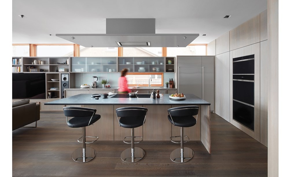 Colonne sans réfrigérateur Sub-Zero18 po Designer (IC-18FI-RH) et hotte installée au plafond Wolf de 36 po - acier inoxydable (VC36S) 