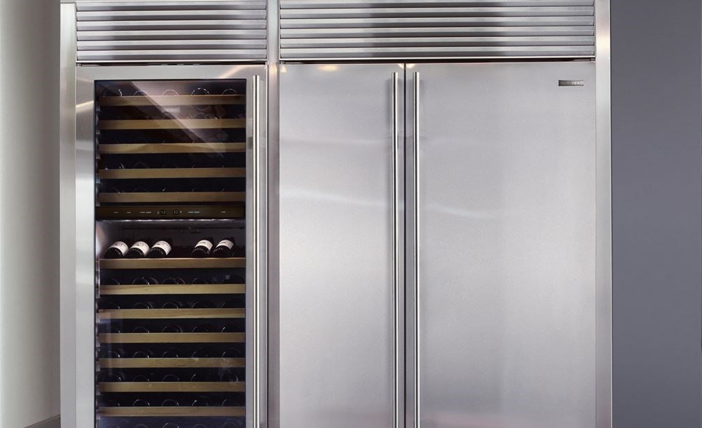 Cellier à vin en colonne Sub-Zero 30 po Classic (BW-30/S) jumelé à un réfrigérateur-congélateur 48 po côte à côte Classic (BI-48S/S)