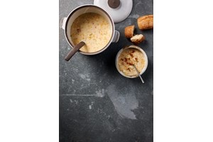 Scellez du maïs frais dans le tiroir de scellement sous vide de Wolf pour profiter de cette délicieuse chaudrée tout au long de l'année.