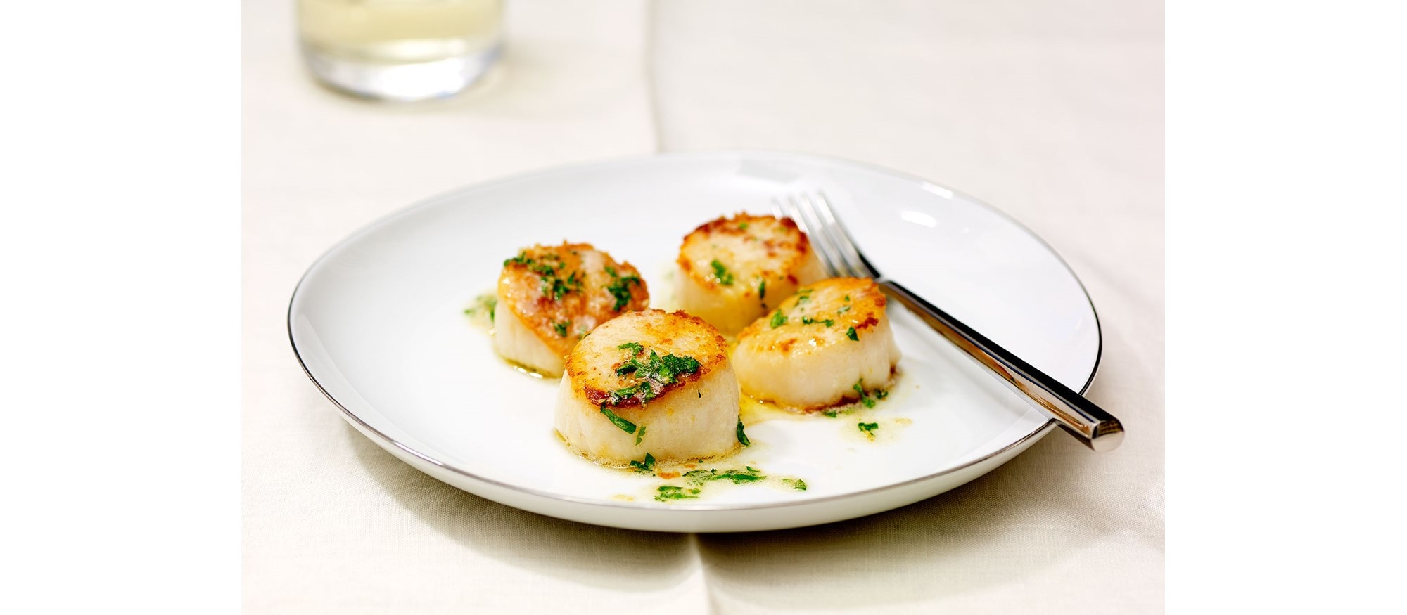 Coquilles Saint-Jacques au beurre d’ail et persil