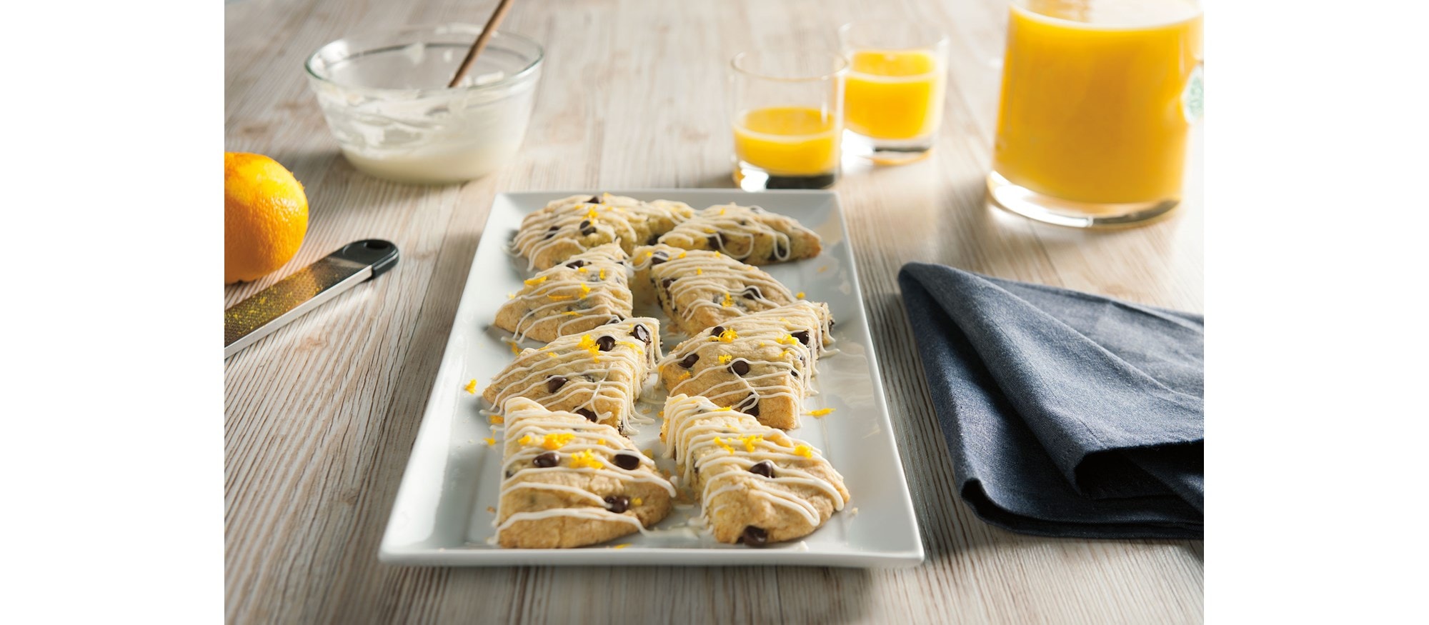 FOOD_SCONE_DARK_CHOC_ORANGE_SLG_100715