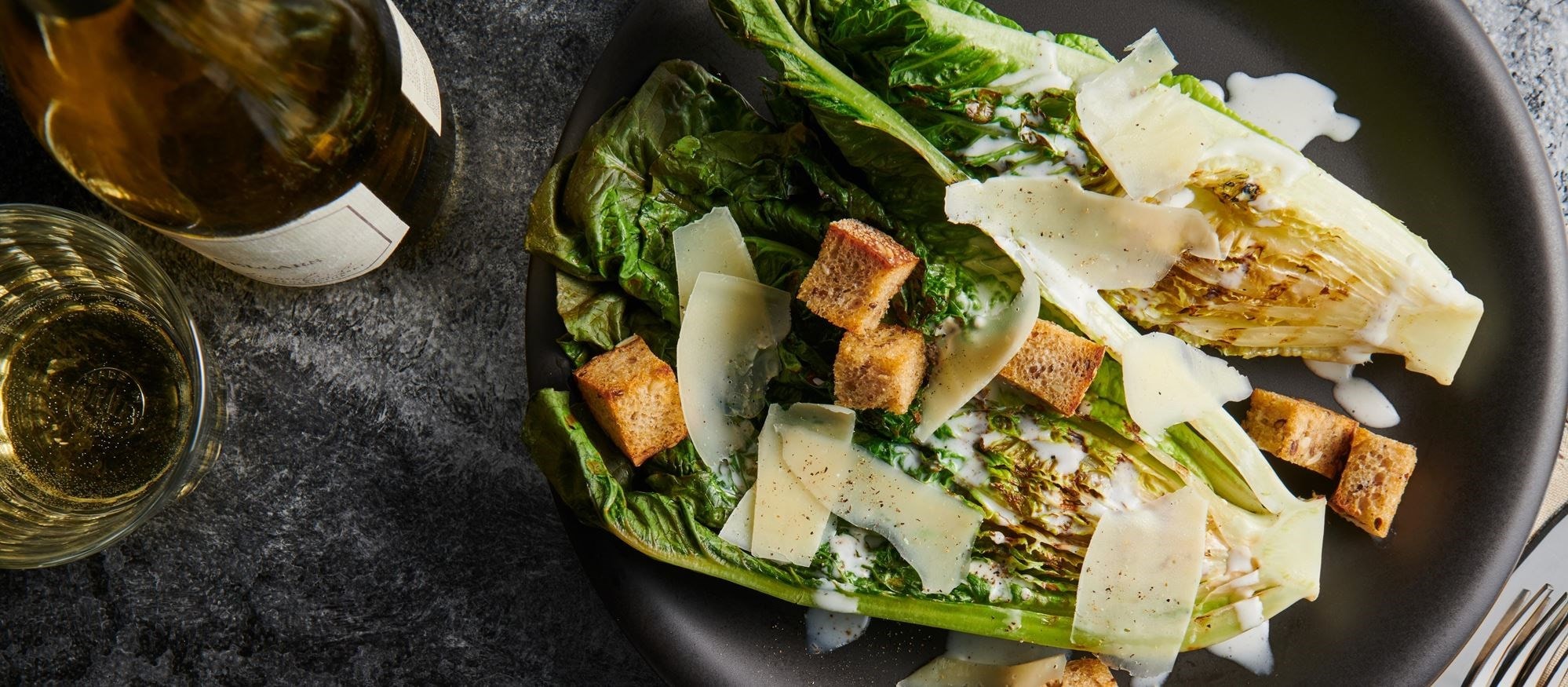 Recette de salade César grillée facile et délicieuse utilisant mode Gril de votre cuisinière mixte Wolf