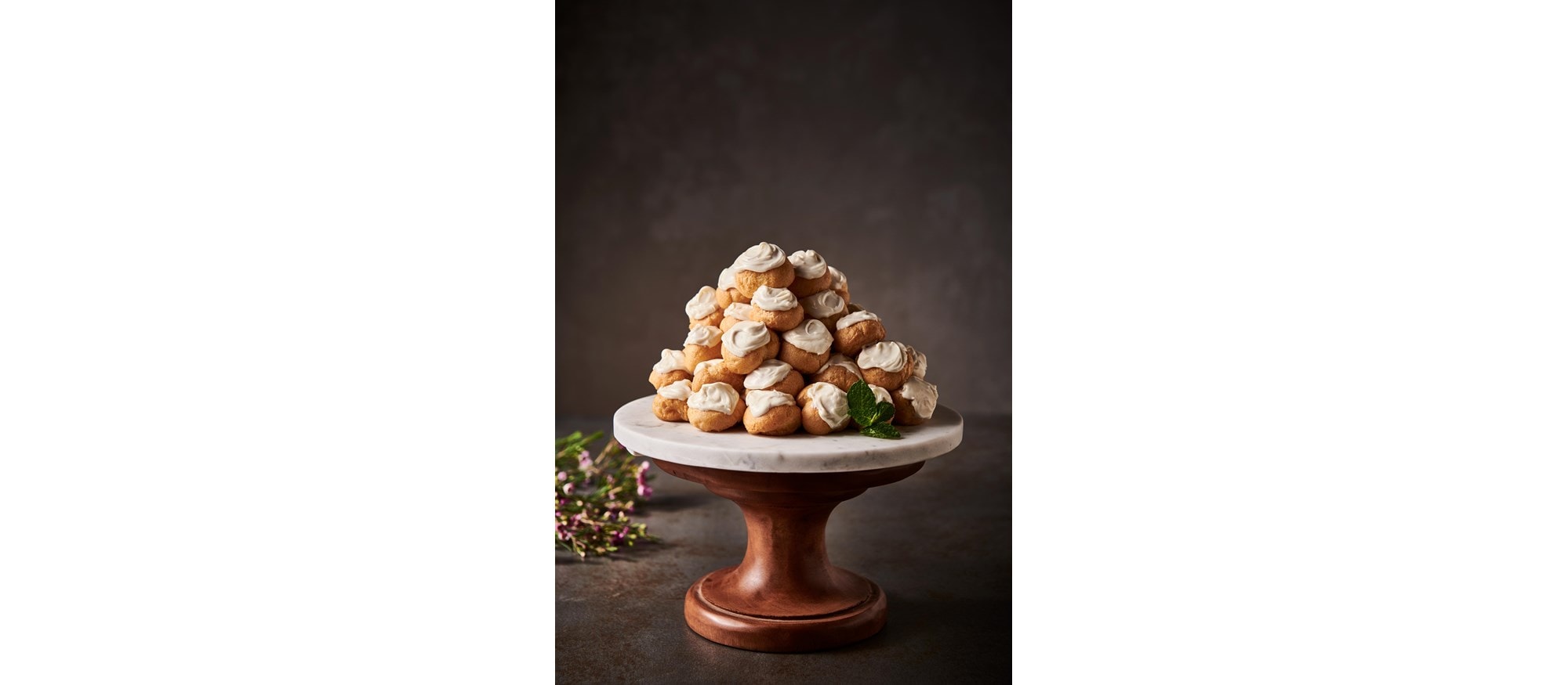 Recette facile et délicieuse de profiteroles avec ganache au chocolat blanc en utilisant le mode gamme complète de votre four Wolf